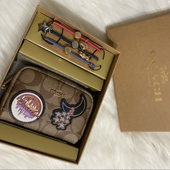 ✨NIB✨ Boxed Mini Boxy Cosmetic Case & Hair Tie Set Signature C Disco Pat… - Picture 3 of 6